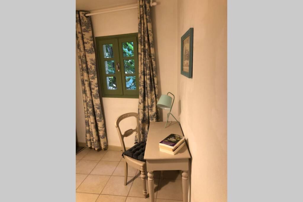 Uzes A Pied, Appartement Dans Cadre D'Exception Экстерьер фото